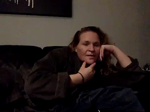 Snapshot of Dinslavnu chatting on 10/28/25, 06:18 Dinslavnu online show from 10/28/25, 06:18