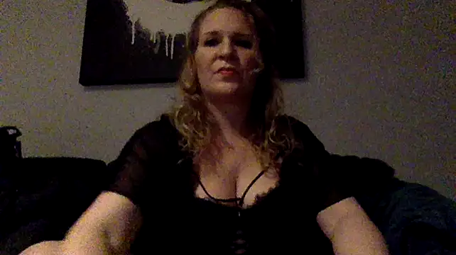 Snapshot of Dinslavnu chatting on 11/07/25, 06:01 Dinslavnu online show from 11/07/25, 06:01