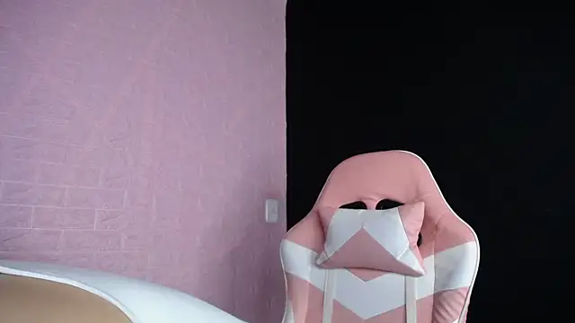 Dominic Queen1 online show from 12/15/25, 02:45