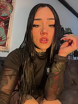 Snapshot of NinaHex chatting on 11/21/25, 01:43 NinaHex online show from 11/21/25, 01:43