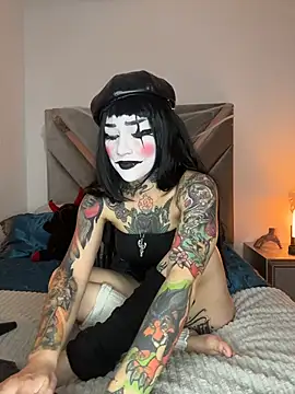 Snapshot of NinaHex chatting on 10/30/25, 01:42 NinaHex online show from 10/30/25, 01:42