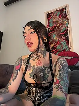 Snapshot of NinaHex chatting on 11/18/25, 02:31 NinaHex online show from 11/18/25, 02:31