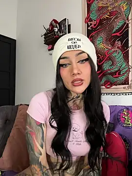 Snapshot of NinaHex chatting on 12/02/25, 01:57 NinaHex online show from 12/02/25, 01:57