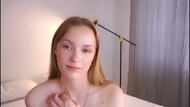 Snapshot of Helenspenss_ chatting on 10/28/25, 09:19 Helenspenss  online show from 10/28/25, 09:19