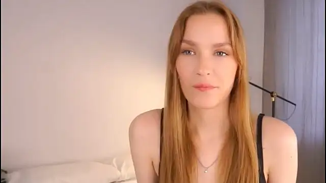 Snapshot of Helenspenss_ chatting on 10/25/25, 10:21 Helenspenss  online show from 10/25/25, 10:21