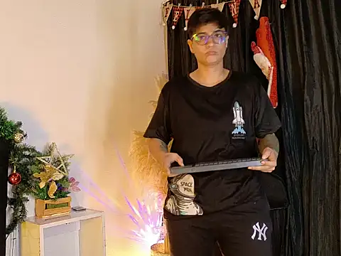 zarek boston online show from 12/04/25, 04:33