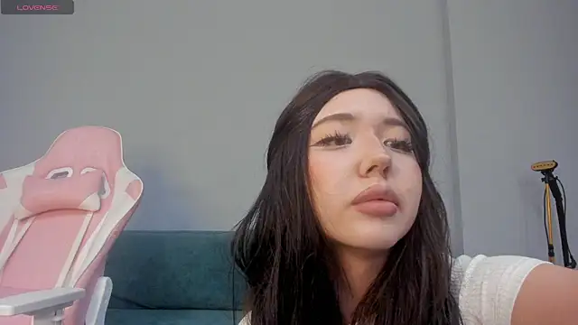 Snapshot of sweetmikasa chatting on 11/28/25, 05:57 sweetmikasa online show from 11/28/25, 05:57