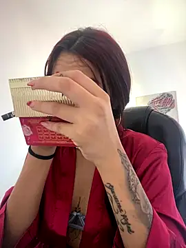 StephanyRouss online show from 12/04/25, 11:15