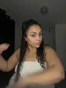 CaramelCarmenxox online show from 12/04/25, 10:20