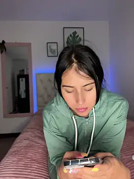 Snapshot of BIJOU_SECRET chatting on 04/18/26, 04:04 BIJOU SECRET online show from 04/18/26, 04:04