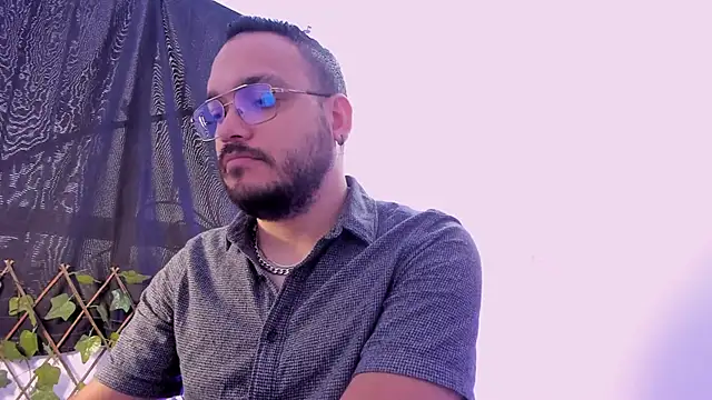 Snapshot of MarkWolfe1 chatting on 10/27/25, 07:15 MarkWolfe1 online show from 10/27/25, 07:15