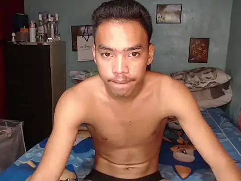 slimraz02 online show from 05/15/26, 11:52