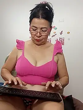 Snapshot of laliItaclark chatting on 06/03/26, 02:29 laliItaclark online show from 06/03/26, 02:29
