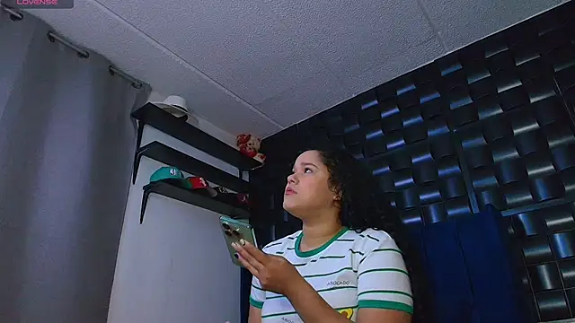 Snapshot of Kesha_rosse_ chatting on 10/30/25, 04:44 Kesha rosse online show from 10/30/25, 04:44