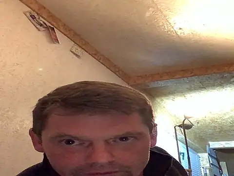 Snapshot of Olav81 chatting on 10/25/25, 03:06 Olav81 online show from 10/25/25, 03:06