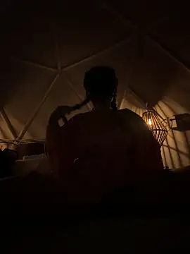 Snapshot of Nnicole1223 chatting on 12/20/25, 05:32 Nnicole1223 online show from 12/20/25, 05:32