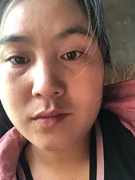 Snapshot of bong-ngo chatting on 10/27/25, 12:33 bong-ngo online show from 10/27/25, 12:33