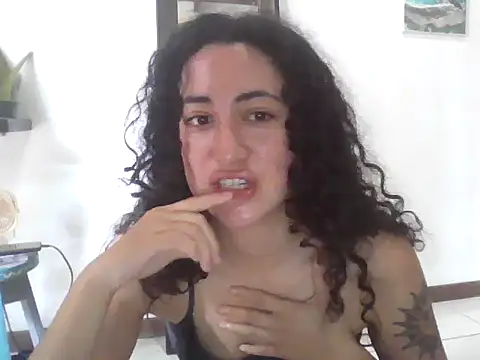Snapshot of eleganceafterdark chatting on 10/26/25, 02:06 eleganceafterdark online show from 10/26/25, 02:06