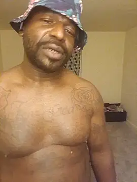 Snapshot of EggplantMonster4 chatting on 10/25/25, 05:06 EggplantMonster4 online show from 10/25/25, 05:06