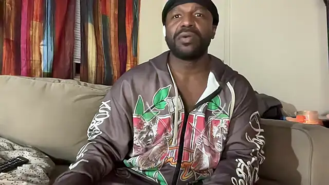 Snapshot of EggplantMonster4 chatting on 01/12/26, 04:52 EggplantMonster4 online show from 01/12/26, 04:52