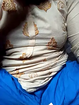 Snapshot of Naughty_Mow chatting on 10/29/25, 04:00 Naughty Mow online show from 10/29/25, 04:00