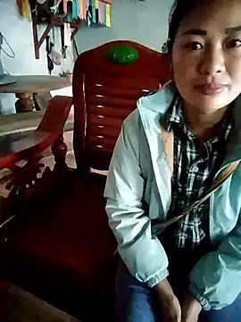 Snapshot of yeu-yeu chatting on 10/25/25, 04:11 yeu-yeu online show from 10/25/25, 04:11