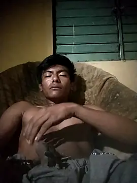 Snapshot of GuzzMiranda18 chatting on 02/24/26, 05:52 GuzzMiranda18 online show from 02/24/26, 05:52