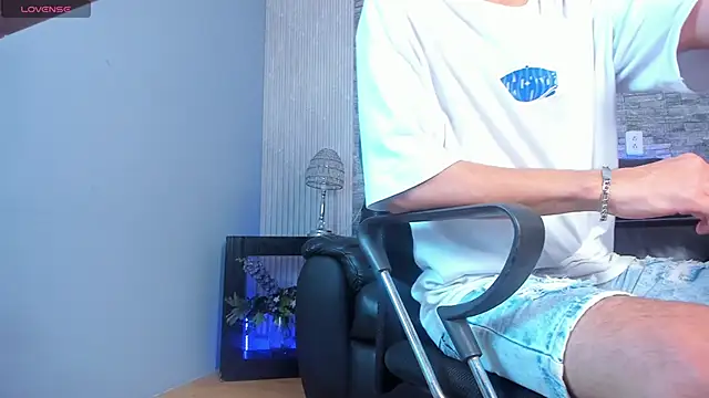 Snapshot of zack_joness18 chatting on 01/16/26, 04:05 zack joness18 online show from 01/16/26, 04:05