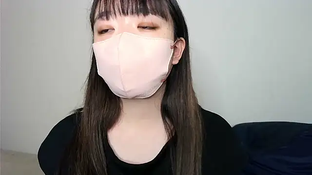 Snapshot of yua_chan00 chatting on 10/27/25, 12:50 yua chan00 online show from 10/27/25, 12:50
