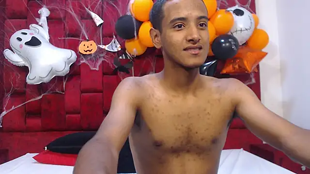 Snapshot of Tommy_22CM chatting on 10/29/25, 11:53 Tommy 22CM online show from 10/29/25, 11:53