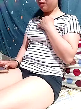 Snapshot of Phoena-a chatting on 04/13/26, 10:03 Phoena-a online show from 04/13/26, 10:03