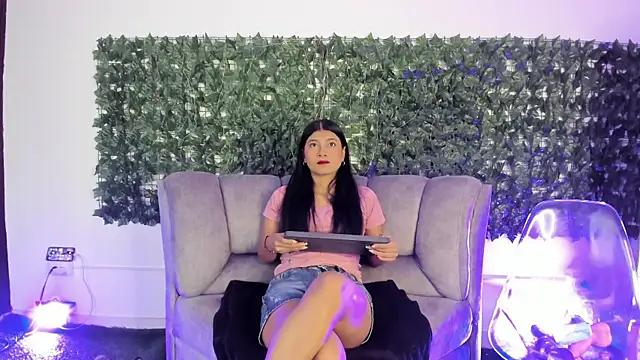Snapshot of YeseniaRodriguez3 chatting on 07/06/26, 12:56 YeseniaRodriguez3 online show from 07/06/26, 12:56