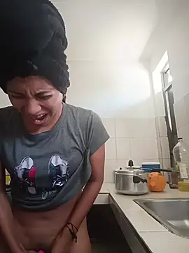 YeseniaRodriguez3 online show from 11/27/25, 02:17