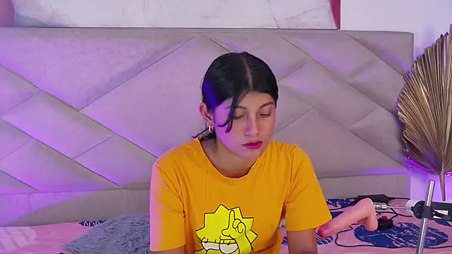 YeseniaRodriguez3 online show from 11/12/25, 07:40