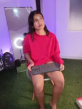 YeseniaRodriguez3 online show from 10/29/25, 12:09