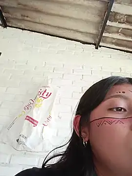 YeseniaRodriguez3 online show from 10/31/25, 05:42