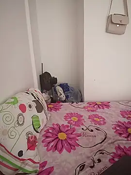 YeseniaRodriguez3 online show from 12/17/25, 08:14