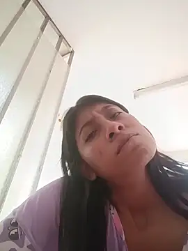 YeseniaRodriguez3 online show from 12/19/25, 03:47