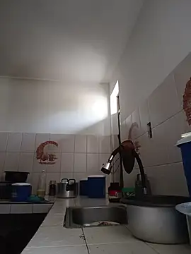 YeseniaRodriguez3 online show from 10/28/25, 12:04