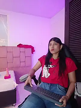 YeseniaRodriguez3 online show from 04/04/26, 01:39