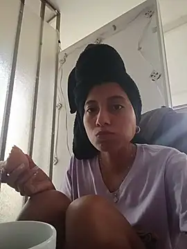 YeseniaRodriguez3 online show from 11/21/25, 05:34