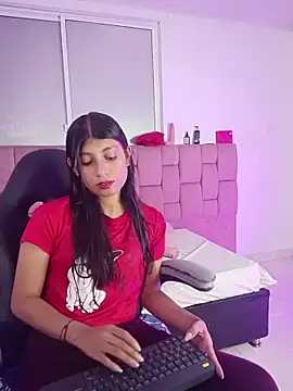 YeseniaRodriguez3 online show from 05/03/26, 12:42