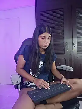 YeseniaRodriguez3 online show from 05/28/26, 12:55