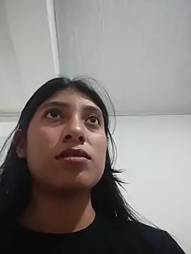 YeseniaRodriguez3 online show from 05/26/26, 12:36