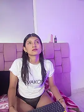 YeseniaRodriguez3 online show from 06/03/26, 12:39