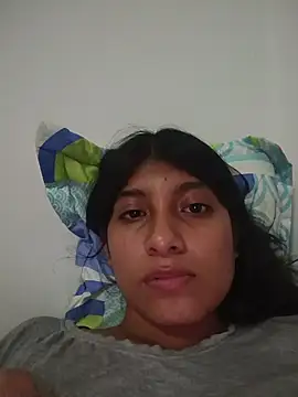 YeseniaRodriguez3 online show from 04/09/26, 01:07