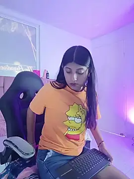 YeseniaRodriguez3 online show from 04/28/26, 05:50