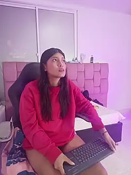 YeseniaRodriguez3 online show from 05/02/26, 12:32