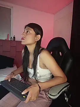 YeseniaRodriguez3 online show from 04/07/26, 12:29