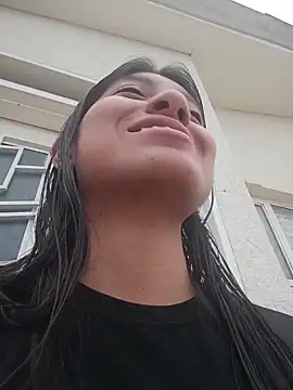 YeseniaRodriguez3 online show from 04/09/26, 12:22